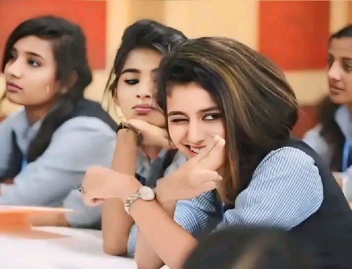 लड़की ने आँख मार दी तो 32 लाख फोलोवर्स मिल गए,
लड़का आँख मार दे तो महीनों जमानत तक नहीं मिलती !!😂🤣 क्या यह सही है ?