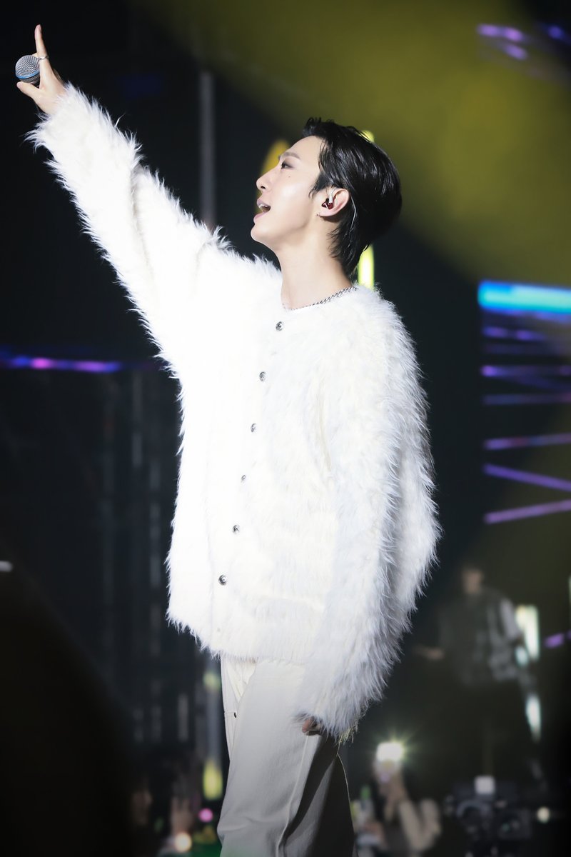 _day_DAY_day_'s tweet photo. 250112
BJYM ENCORE CONCERT [Farewell, Earth]

내가 더 행복하고, 사랑하는 겨울밤이다
#Farewell_Earth
#BANG_JUNG_YOO_MOON #방용국 https://t.co/QtQnCD2y41