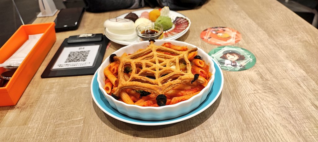 stundogs's tweet photo. 今日心斎橋のカフェ行ってきた！
甘色の���芋ラテ美味しかった〜
うらさん狙い当たったの嬉しい https://t.co/O4ljHNeCDQ