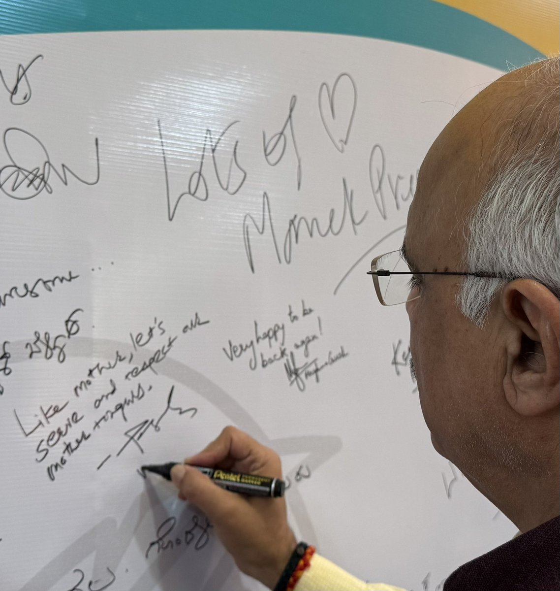 Vinay1011's tweet photo. Like Mother, let’s serve and respect our Mother Tongues ! 

At #Mangluru_Lit_Fest https://t.co/uZYmcZSpw4