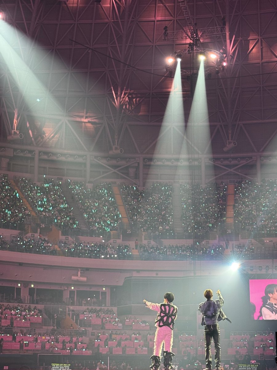 SHINee tweet media