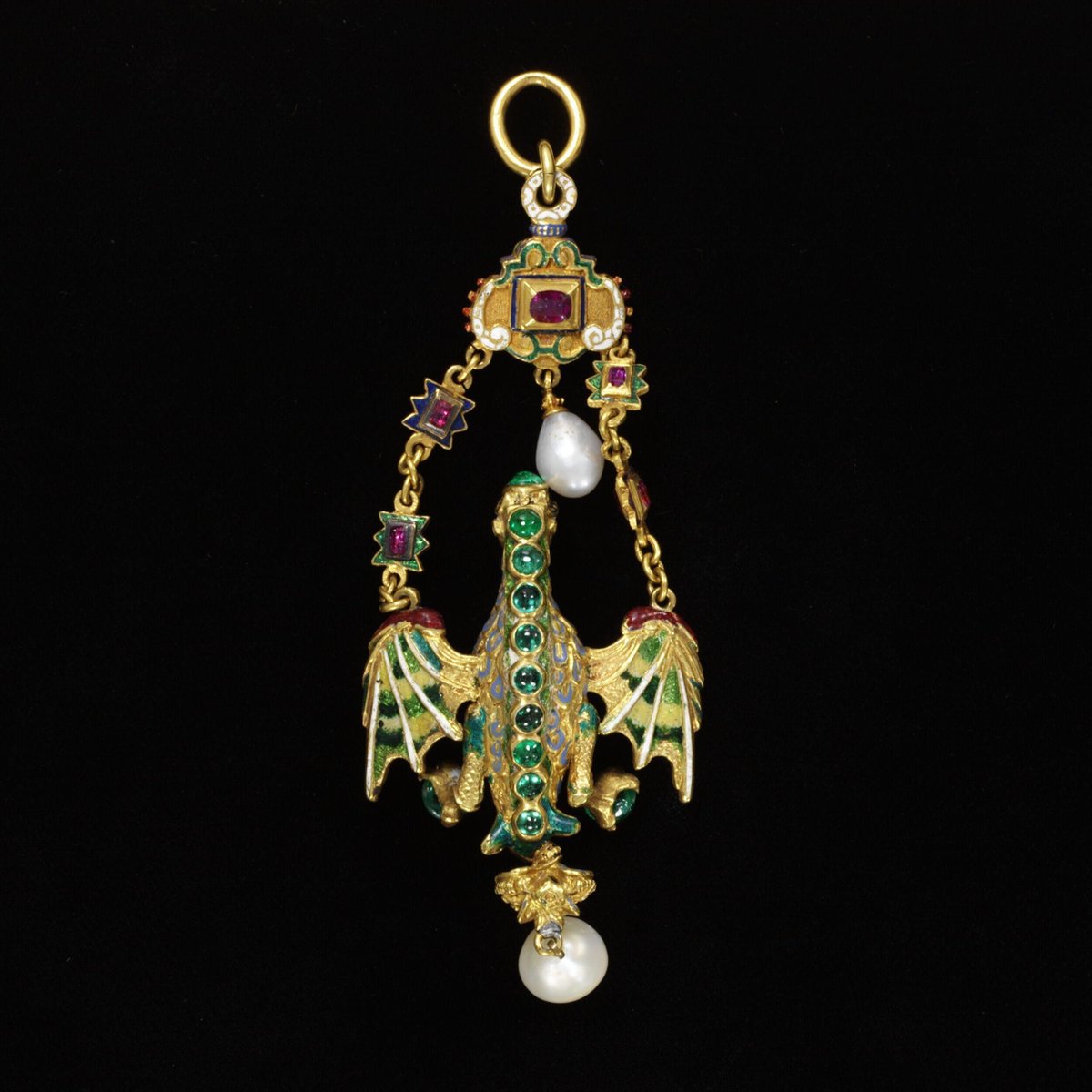 wikivictorian's tweet photo. Enamelled gold pendant in the form of a dragon, set with emeralds and rubies, with pearl drops, Western Europe, probably 1820-80. Victoria &amp; Albert Museum. https://t.co/pSad3y3ULO