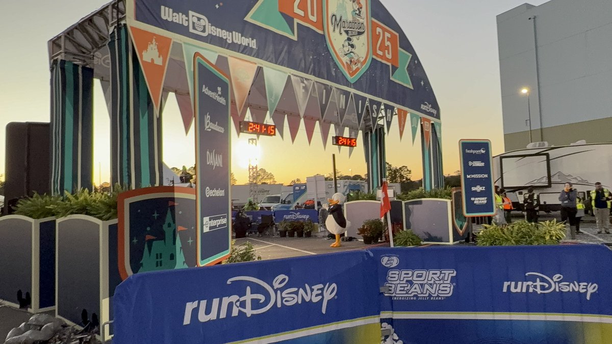 kcaster's tweet image. We are leaving Florida with nothing but W’s this week. Orange Bowl win and my son finished 6th overall in the WDW Marathon with a 2:40 BQ time. Not bad @CarloCBS8 ?