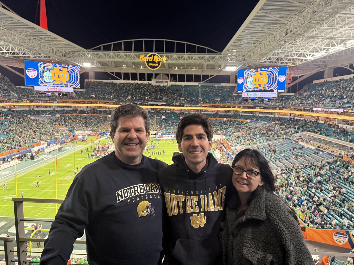 kcaster's tweet image. We are leaving Florida with nothing but W’s this week. Orange Bowl win and my son finished 6th overall in the WDW Marathon with a 2:40 BQ time. Not bad @CarloCBS8 ?