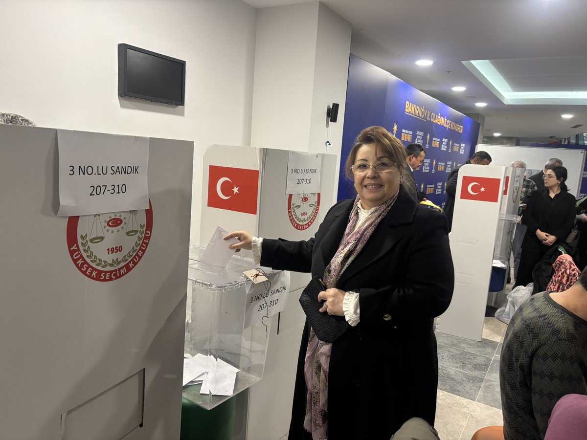 Tülin Mazlumoğlu Kestane 🇹🇷 (@tmazlumoglu) on Twitter photo Bakırköy İlçe kongremizde görevi devreden <a href="/AvCumaParlak/">Av. Arb. Cuma PARLAK</a> Başkanımıza teşekkür ederken <a href="/AvAhmetKuran/">Av.AHMET FARUK KURAN</a> Başkanımızı ve yönetim kurulu üyelerini yürekten tebrik ediyorum.Hayırlı olsun.<a href="/osmannnurika/">Osman Nuri Kabaktepe</a> <a href="/abdullahozdemir/">Abdullah Özdemir</a> <a href="/erkankandemir/">Erkan Kandemir</a> Bakırköy İlçe kongremizde görevi devreden <a href="/AvCumaParlak/">Av. Arb. Cuma PARLAK</a> Başkanımıza teşekkür ederken <a href="/AvAhmetKuran/">Av.AHMET FARUK KURAN</a> Başkanımızı ve yönetim kurulu üyelerini yürekten tebrik ediyorum.Hayırlı olsun.<a href="/osmannnurika/">Osman Nuri Kabaktepe</a> <a href="/abdullahozdemir/">Abdullah Özdemir</a> <a href="/erkankandemir/">Erkan Kandemir</a>