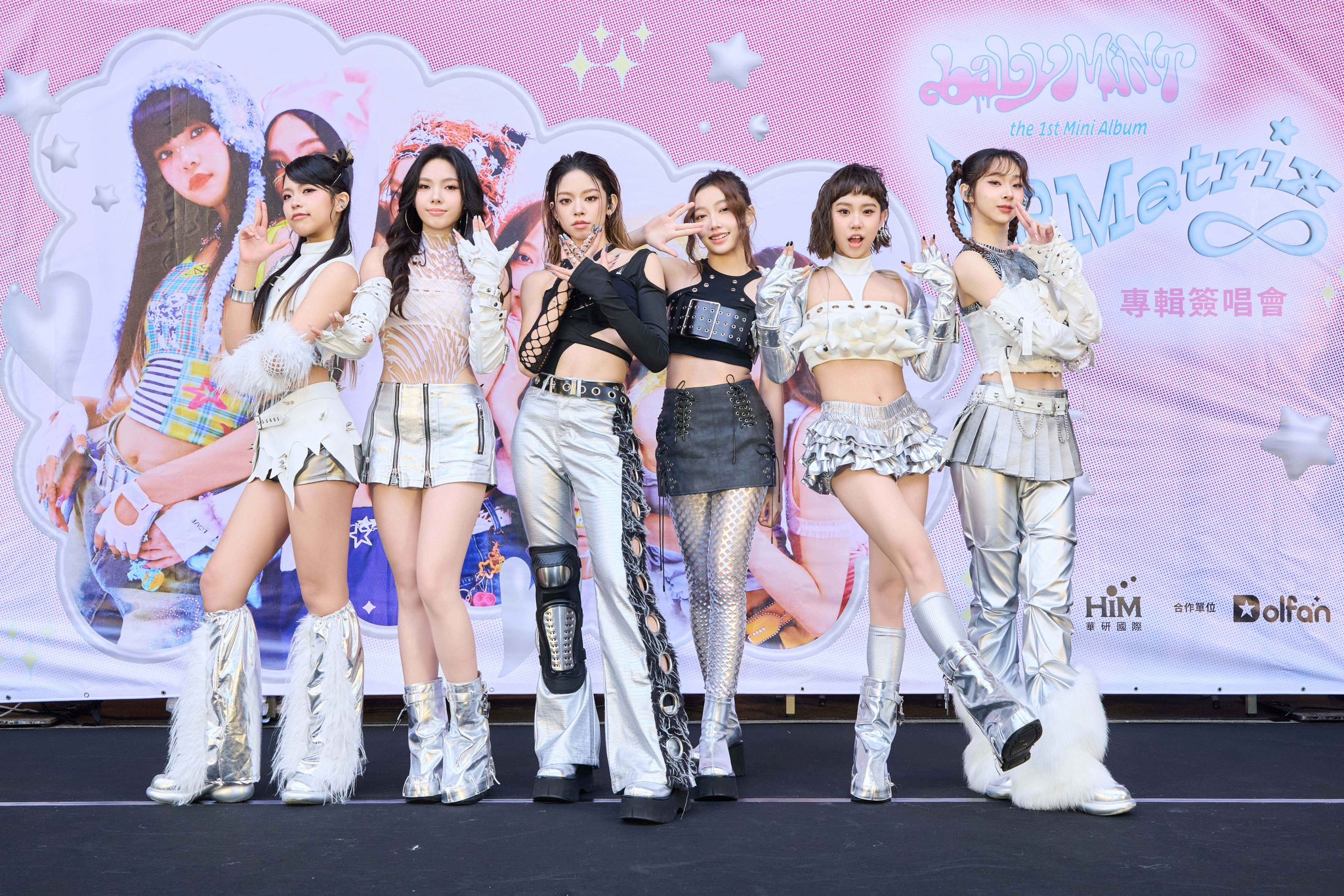 GhGpDcuagAAGIF-?format=jpg&name=large