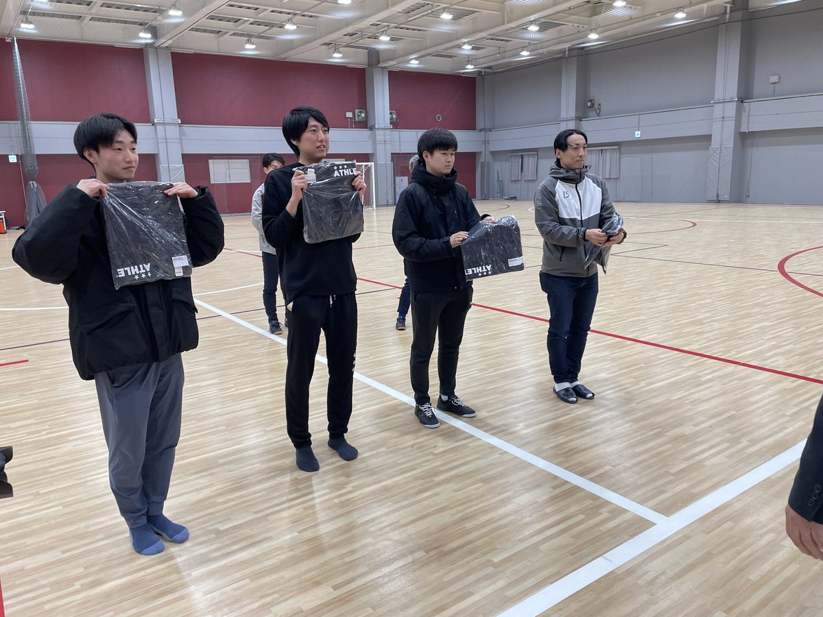 TokyoFutsalDiv1's tweet photo. 第27回東京都フットサル1部リーグ

【個人表彰】
ベスト5⚽
GK 天野 克紀選手（Celsus Futsal）
FP 岡村 康平選手（Criacao Shinjuku）
FP 青木 天良選手（Criacao Shinjuku）
FP 檜垣 優介選手（Celsus Futsal）
FP 矢代 涼選手（CARP08）

MVP🏆/得点王🥇
岡村 康平選手（Criacao Shinjuku） https://t.co/QHqDj5Sunj