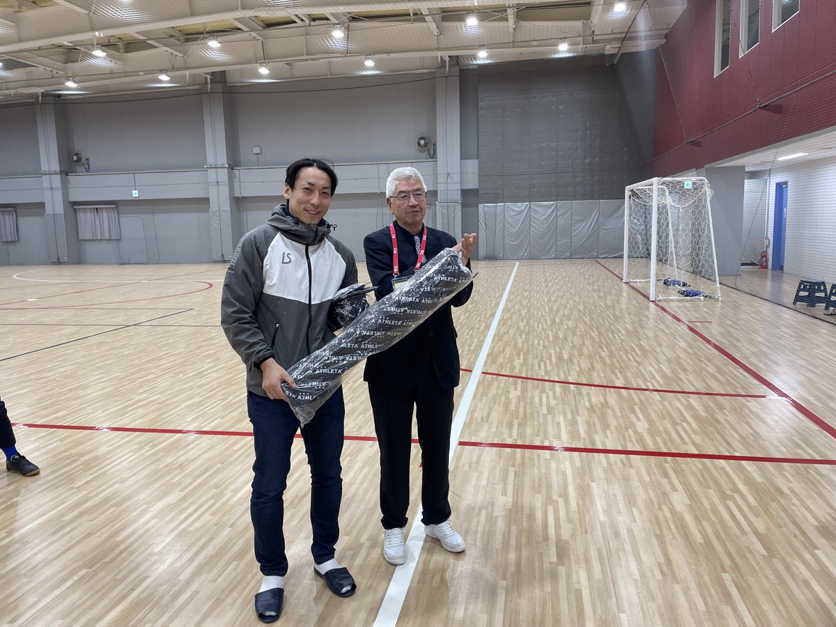 TokyoFutsalDiv1's tweet photo. 第27回東京都フットサル1部リーグ

【個人表彰】
ベスト5⚽
GK 天野 克紀選手（Celsus Futsal）
FP 岡村 康平選手（Criacao Shinjuku）
FP 青木 天良選手（Criacao Shinjuku）
FP 檜垣 優介選手（Celsus Futsal）
FP 矢代 涼選手（CARP08）

MVP🏆/得点王🥇
岡村 康平選手（Criacao Shinjuku） https://t.co/QHqDj5Sunj