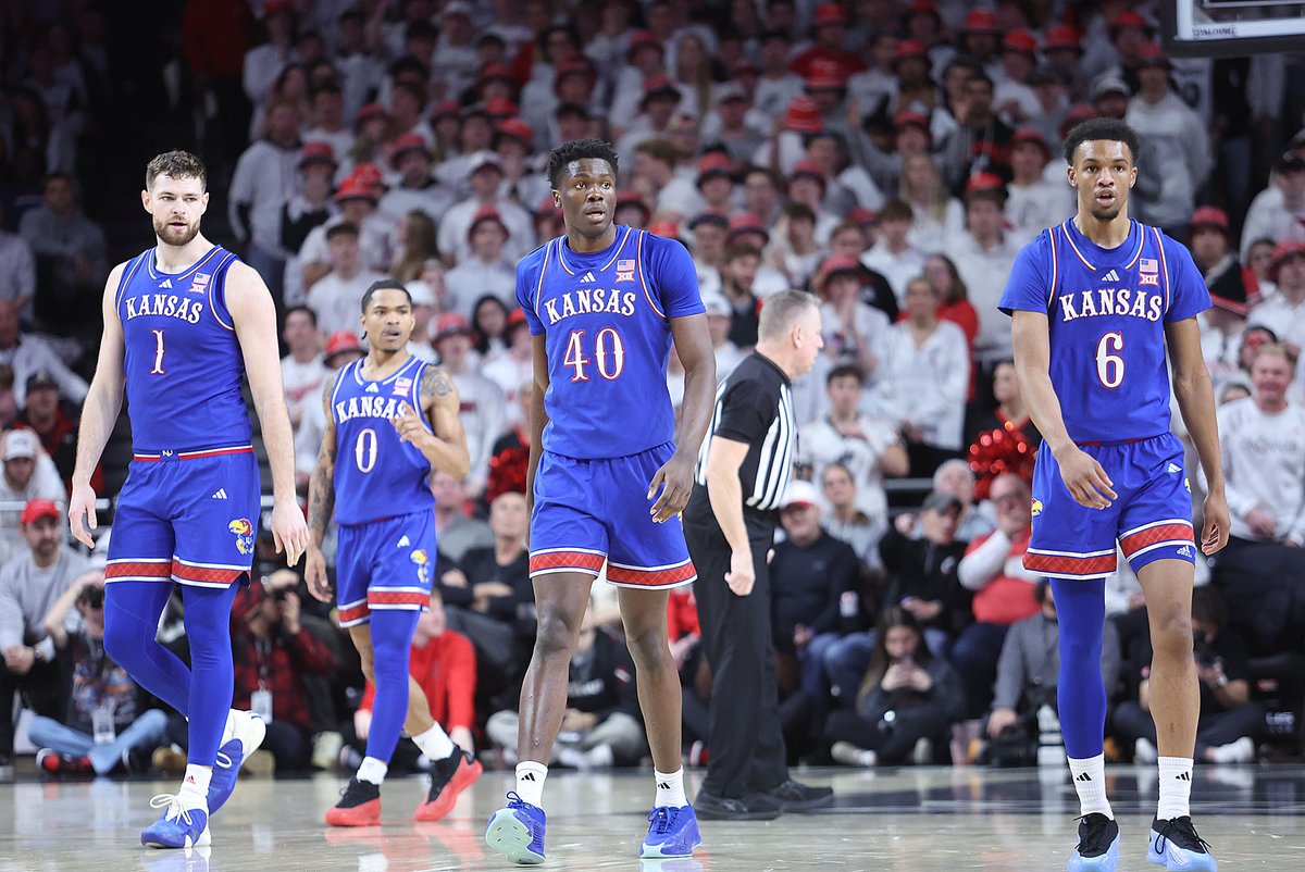 KLaffGerber's tweet image. Flory Bidunga, former Kokomo High School basketball star and Indiana Mr. Basketball, helped the Kansas Jayhawks defeat the Cincinnati Bearcats 54-40 at the University of Cincinnati's Fifth Third Arena on Saturday, January 11, 2025.

More photos: kokomotribune.com/news/photos-fl…