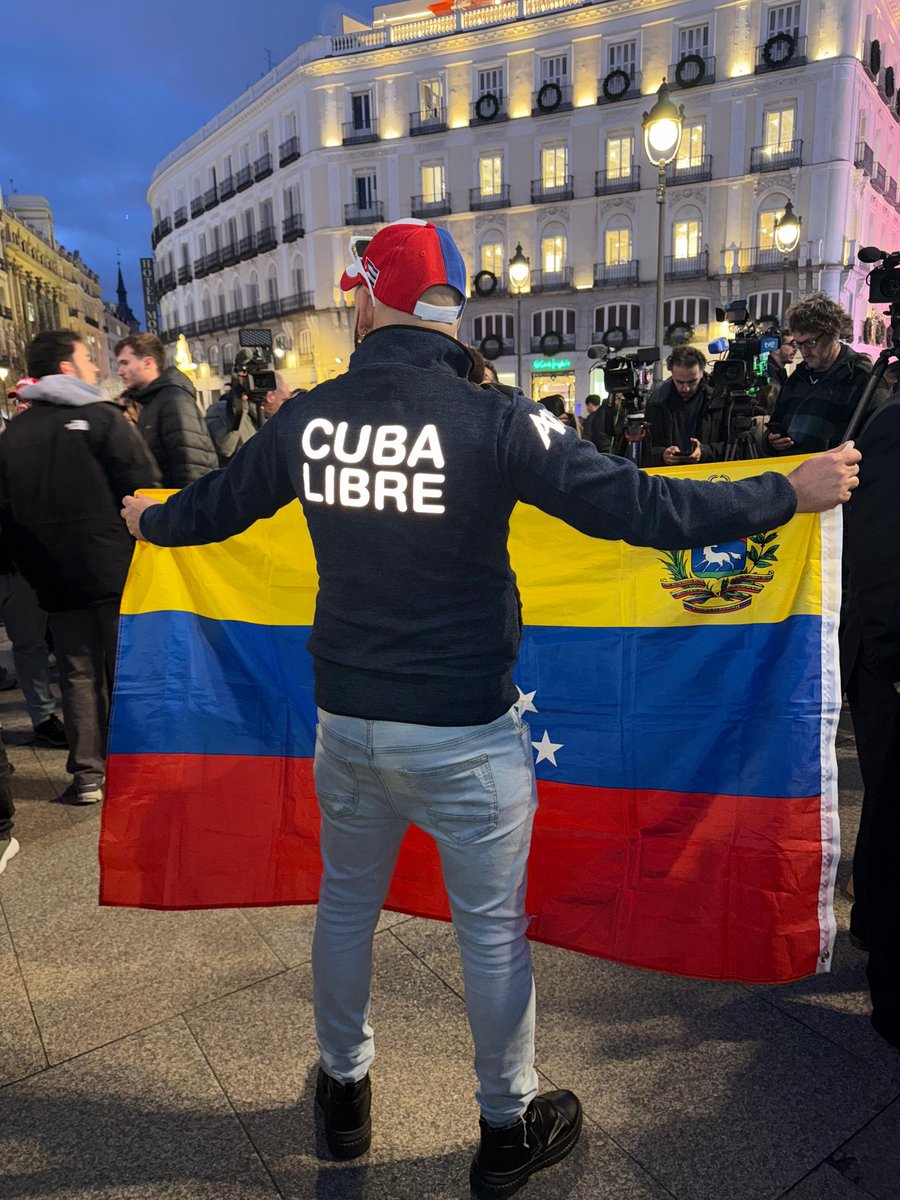 lachy77's tweet photo. Efecto dominó mi gente ,si se cae una se caen todas 💪 https://t.co/w6mCEwJdTa