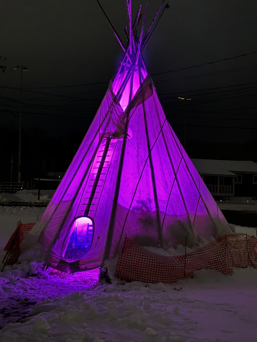 Psuhuni Punikuwam! ( psuu-hooni—boon-igg-wum). Winter’s Healing lodge lit with love! Sending the glow of a beautiful healing light from my Tipi situated at Neqotkuk! May your hearts and spirits remain strong as we are gifted with Winters blessings! ‘Tahu Ntulnapemok!🪶💜