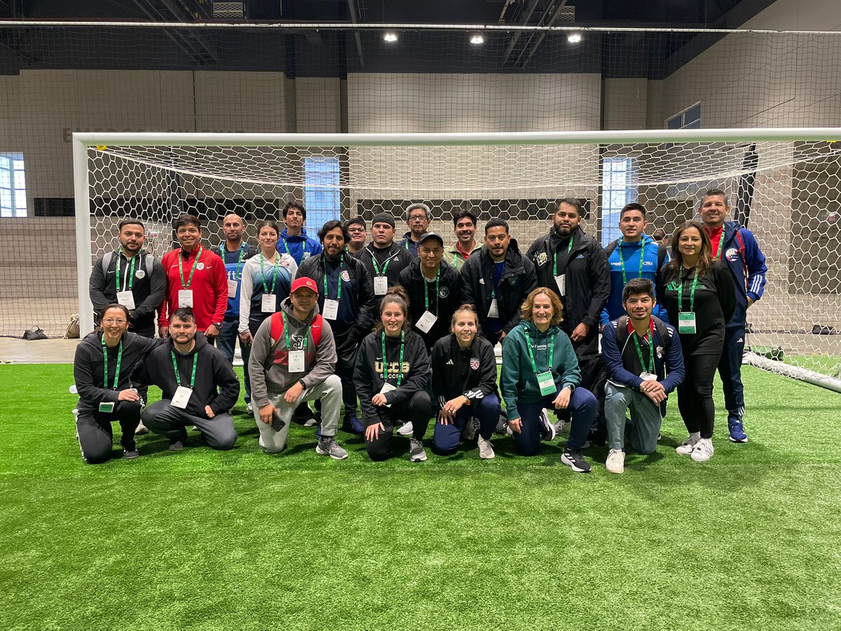 Trabajando en campo sobre la creación de una identidad de juego, maravillosa experiencia en Chicago de la mano de @unitedsoccercoaches.