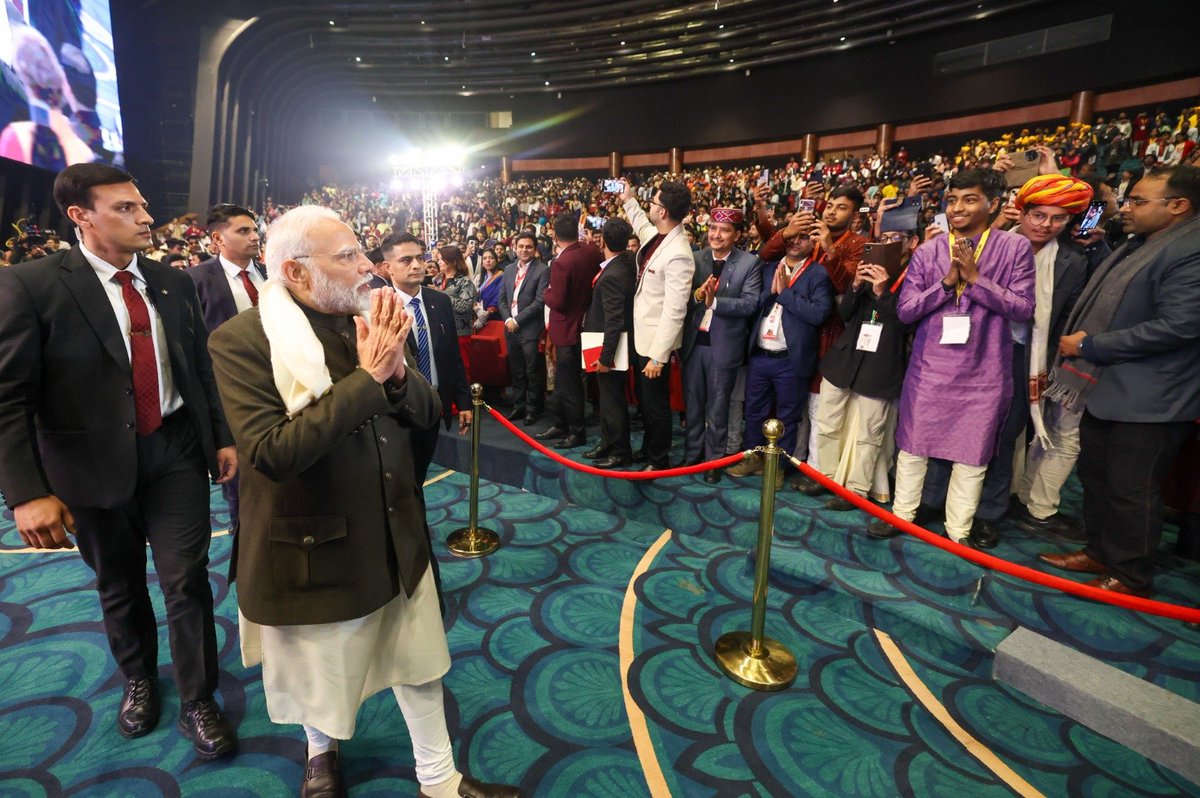 Narendra Modi tweet media
