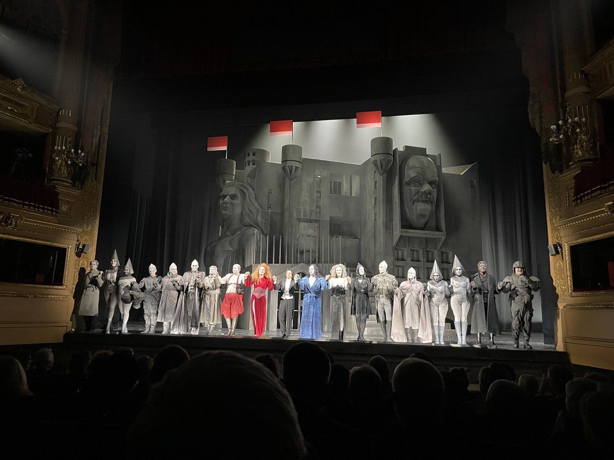 Curtain calls after Salome <a href="/operaballetvl/">Opera Ballet Vlaanderen</a> A very visual staging by Mondtag that gives so much to reflect on. Pérez &amp; his orchestra were sensational as was Smoriginas’ Jochanaan. Cook’s Salome had plenty of scenic energy but her singing took the pitches on the page as suggestions