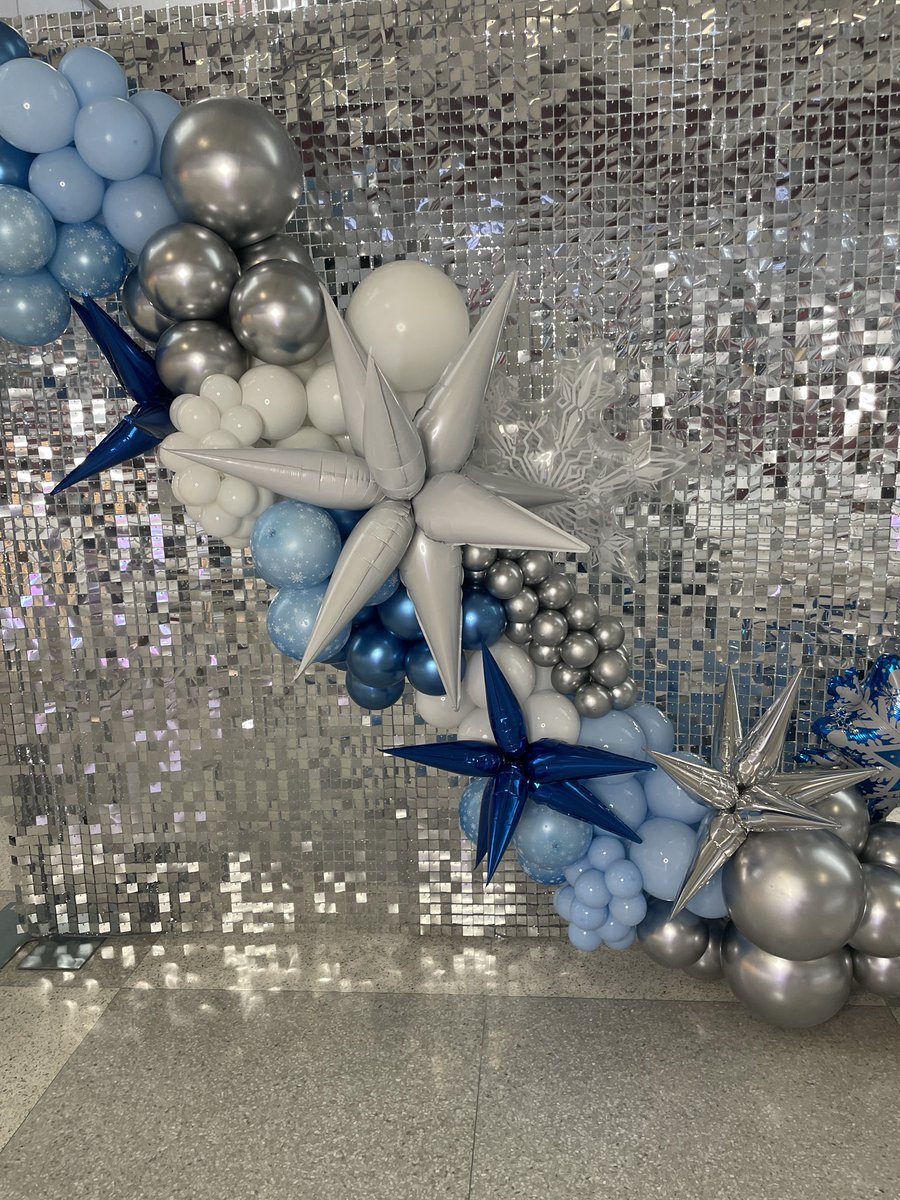 TMS_CTBC's tweet photo. HUGE shout out to @VLJ2605 for the amazing balloon wall at the TMS Snowball dance!! ❄️ Check out CCJUBILEE on Insta! Her creations are incredible! 💙💙💙 https://t.co/Q8rDMYl39l