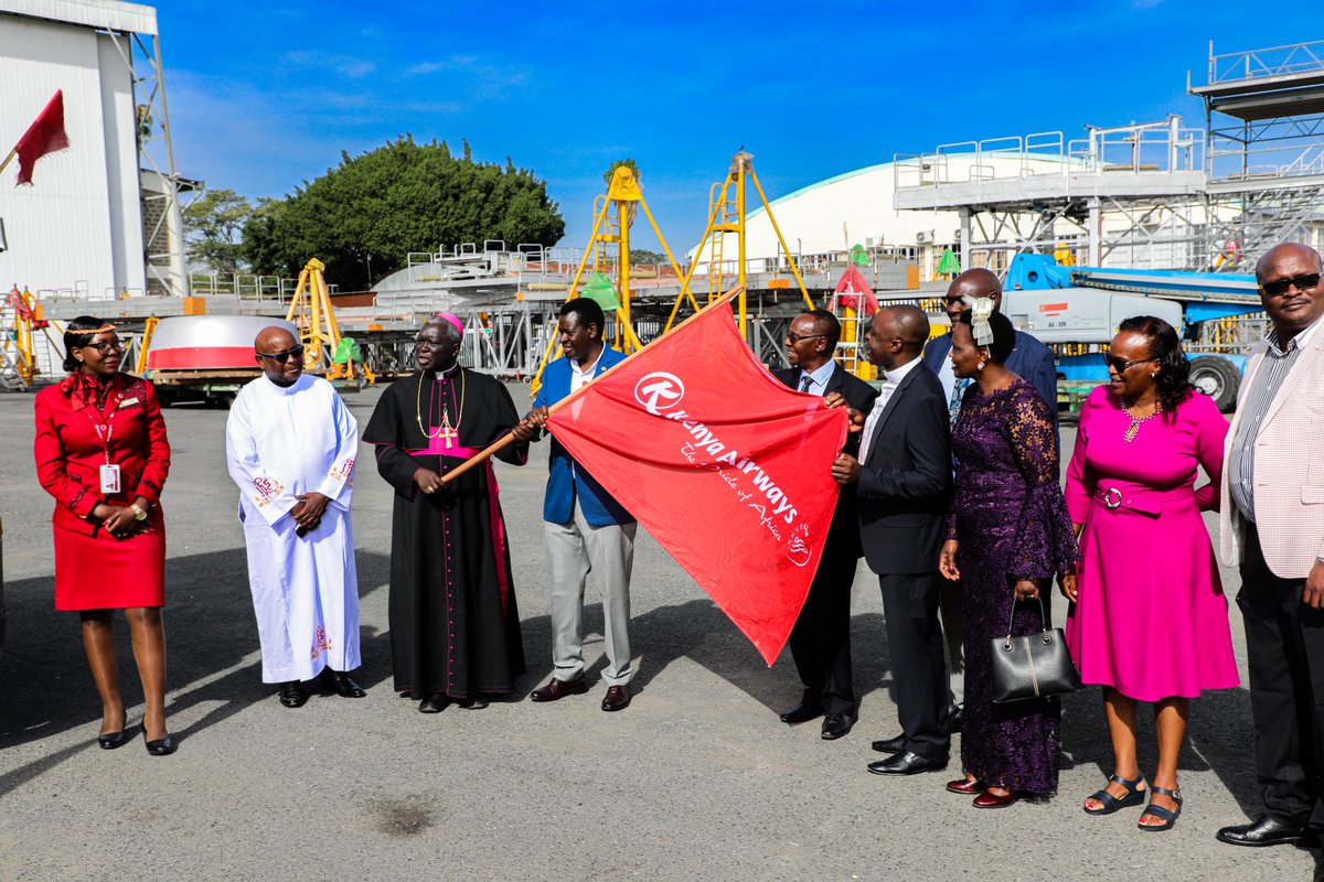 KCBInKenya's tweet photo. Hearty congratulations; Mang'u High School upon the successful relocation of the Boeing aircraft from Kenya Airways base, a move that will go a long way in providing experience, preparing students for careers in the aviation industry.
#WingsOfInnovation #ForPeopleForBetter https://t.co/3X32ScTWh0