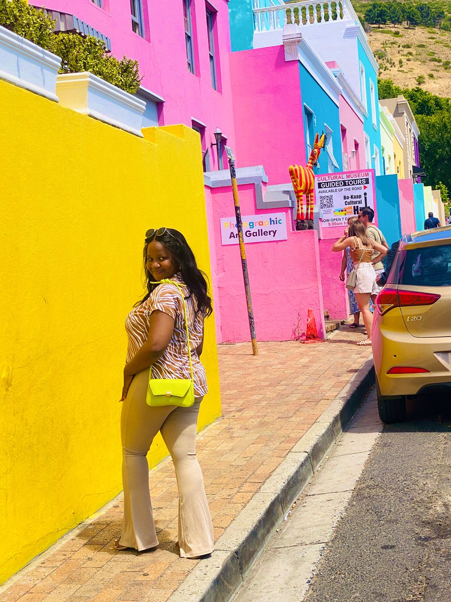 Flo_October31's tweet photo. Bo-Kaap street 💛🧡🩷💜 https://t.co/I9irkEumQP