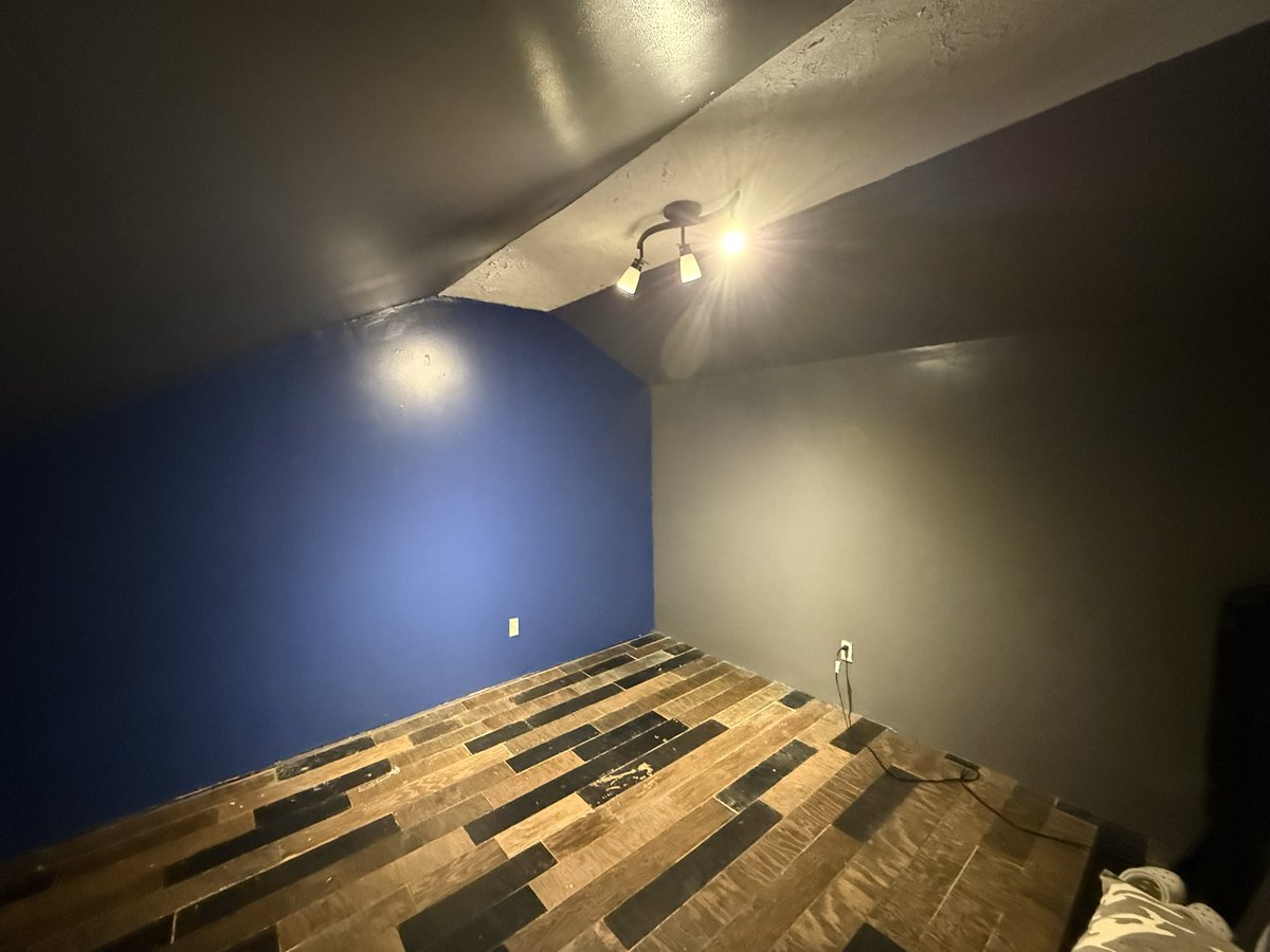 CX0SS's tweet photo. Room painted. Lets build a setup! 🙏🏻👨🏻‍🍳

#twitch #SmallStreamerCommunity #xbox #PC #R6Community #bo6 https://t.co/BFJaPLp3Lo