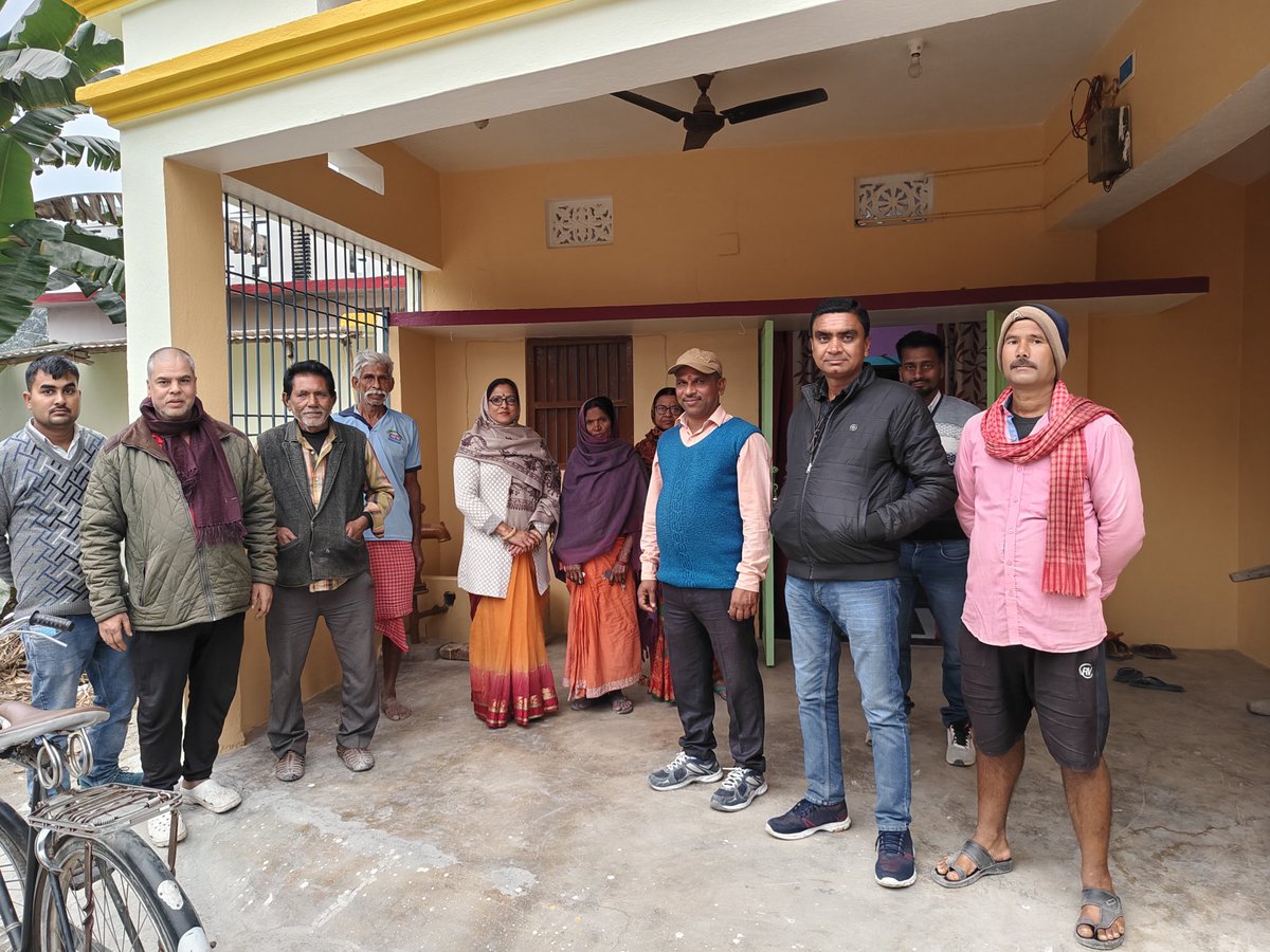 gitakumarirjd's tweet photo. साहेबगंज विधानसभा अंतर्गत देवरिया पूर्वी पंचायत और जगदीशपुर पंचायत में लोगों से मिलकर उन्हें पार्टी की सदस्यता दिलायी और साथ ही साथ राजद की सरकार बनने पर श्री तेजस्वी यादव जी द्वारा किए गए वादों को बताया।
#TejashwiYadav #nextcmofbihar #GitaKumari #Sahebganj #NextMLA #RJD https://t.co/in1f6y3qDQ