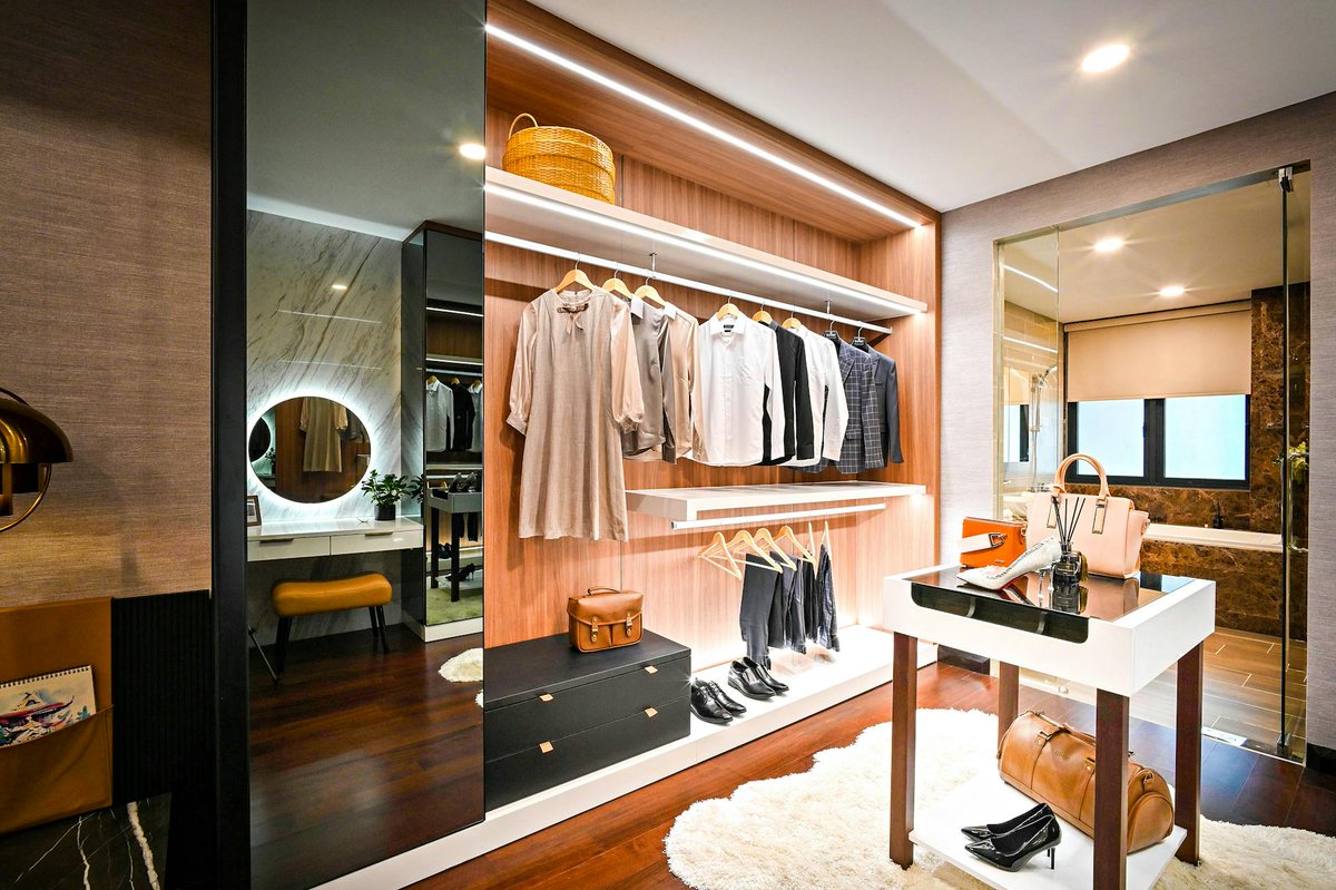 bonneActu's tweet photo. 👗 Et si votre prochain #outfit était conçu par une #IA ?

Avec des outils comme #AI Fashion Designer, les marques créent des vêtements sur mesure, adaptés à votre morphologie et à vos goûts, en un clic. 😮

👉 Vous achèteriez une tenue designée par une IA ?
#TechTendance #Innovation #FashionTech