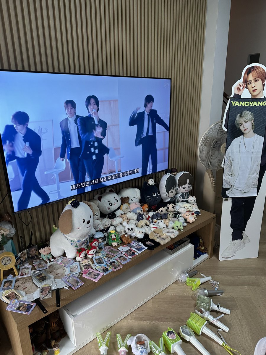 standby_kun's tweet photo. วันนี้สนุกมาก ทำบ้านใหม่ ฉลองดูคอนของแทร่ !! ขอบคุณที่ข้างบ้านไม่ด่า55555555555🩷💖
#SMTOWNLIVE2025 #SMTOWN_LIVE #smtown https://t.co/5kJTUkJw0E