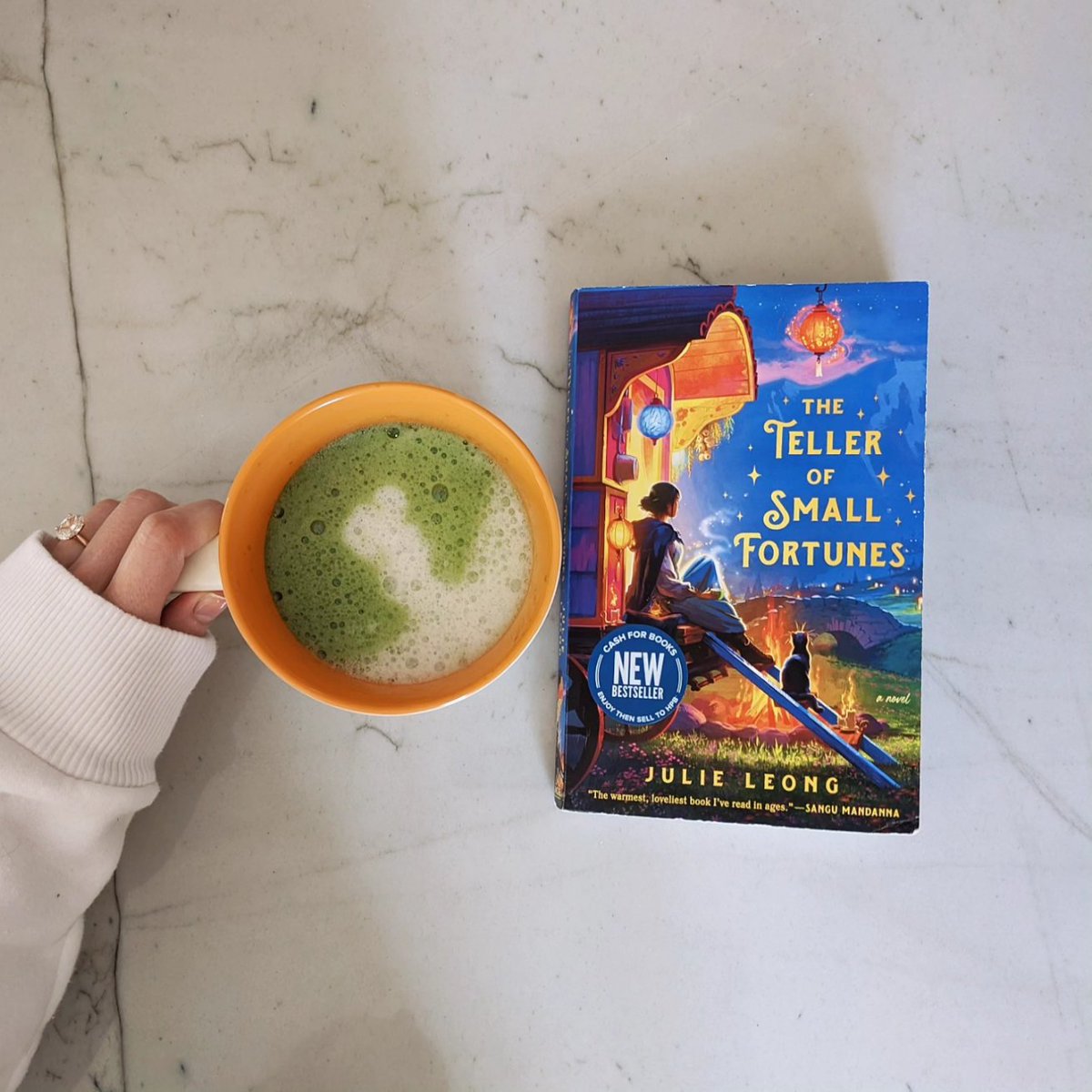 Happy Sunday from me and my #currentlyreading!