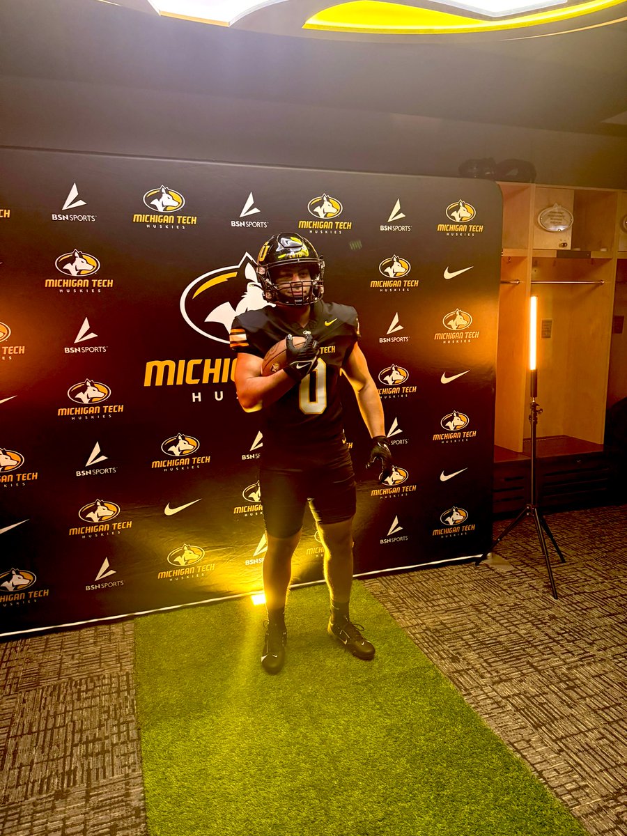 Mahdi_Sabbagh45's tweet photo. After an amazing visit and conversation with @DanMettlach and @CoachThomas90 I am blessed to recieve my 10th offer from Michigan Tech University!! Alhamdillah https://t.co/fHFbI3SiVE