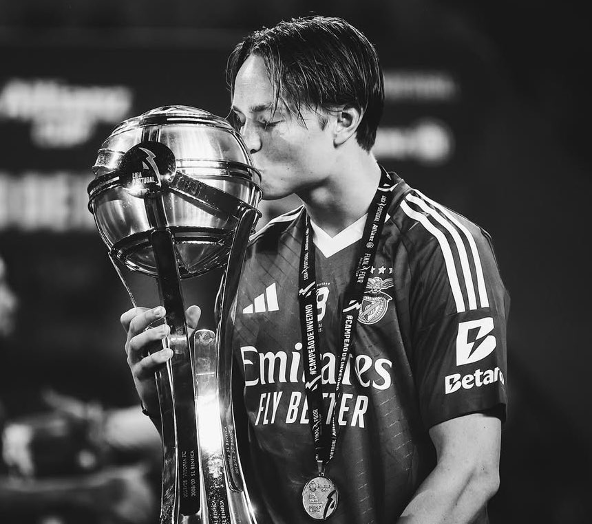 SLBoni_'s tweet photo. Golden Boy. 🌟 https://t.co/r4wT6Hxrys