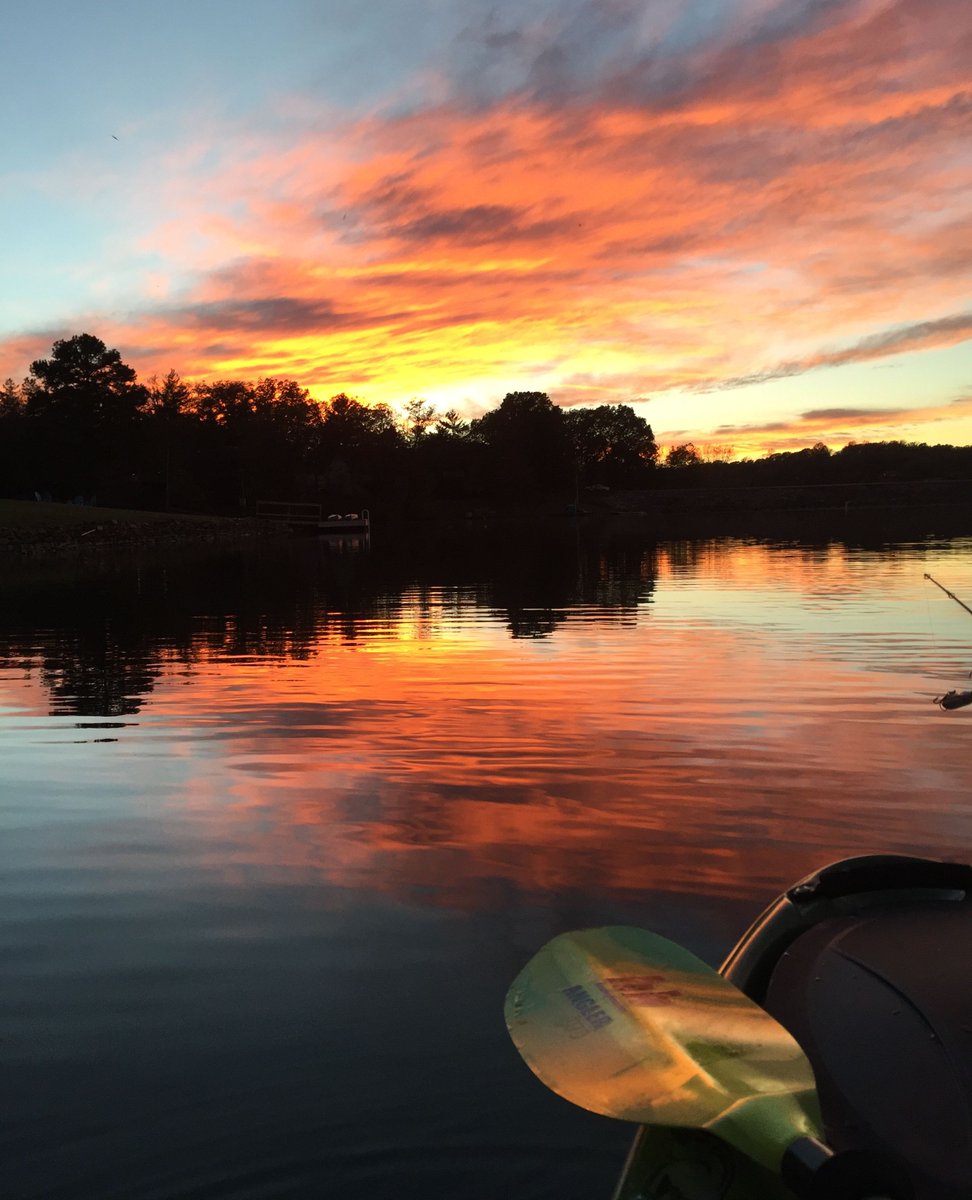 jkincyfishing's tweet photo. The heavens declare the glory of God; the skies proclaim the work of his hands. Psalms 19:1. This was a beautiful sunset in Bella Vista at Lake Rayburn.
#Godisgood #Godinnature #landscapephotography #sky #naturephotography #adventure #sunset #outdoors https://t.co/kUVnQYW6C7