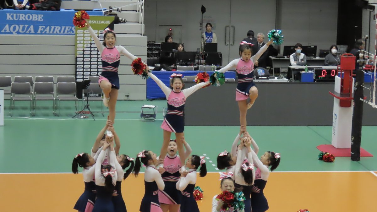 Scorer61529543's tweet image. Puppys。
パフォーマンスの中にアクロバットな動きも取り入れ、更にレベルが上がる。
（2025.1.12　ありそドーム）
#Puppys
#KUROBEアクアフェアリーズ富山