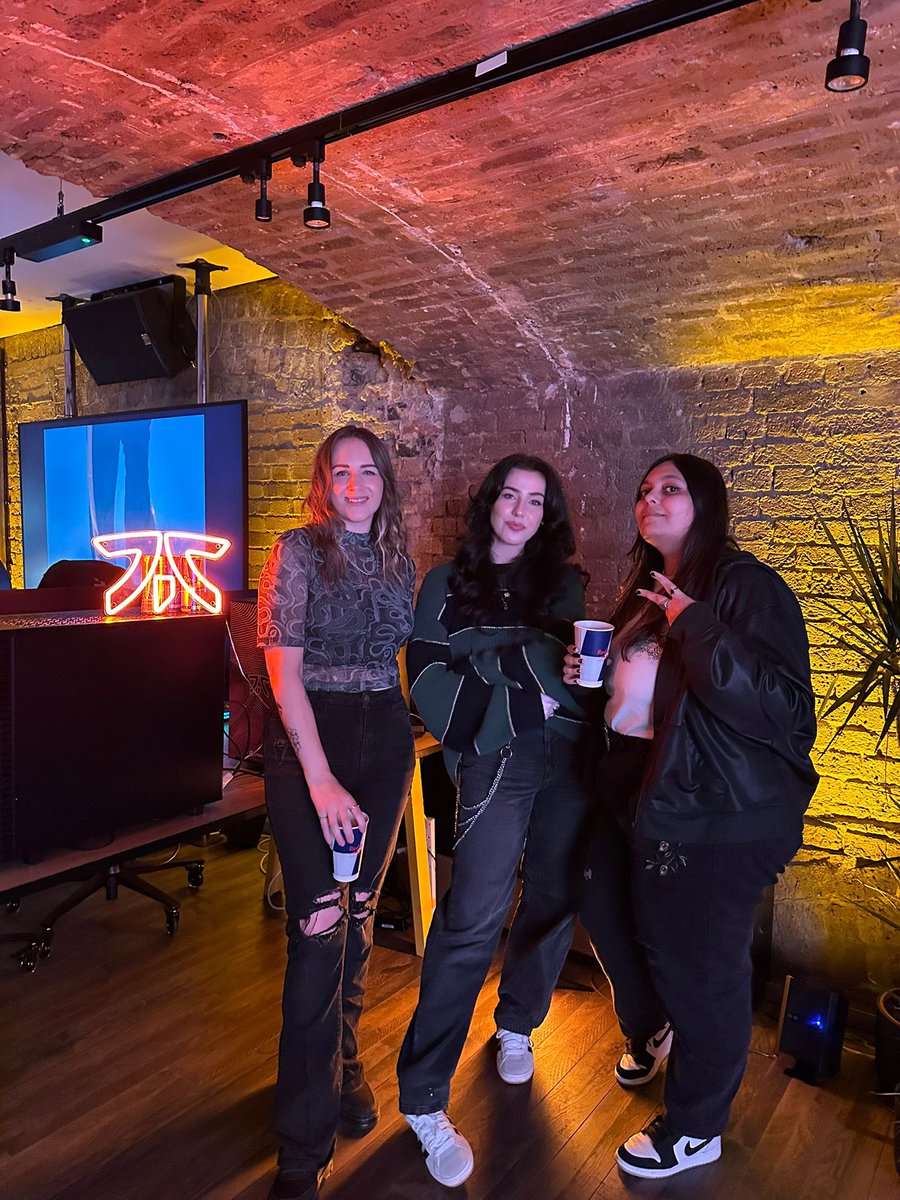 Gabby | RazerUK 💚 🔜Dream Hack Birmingham tweet media