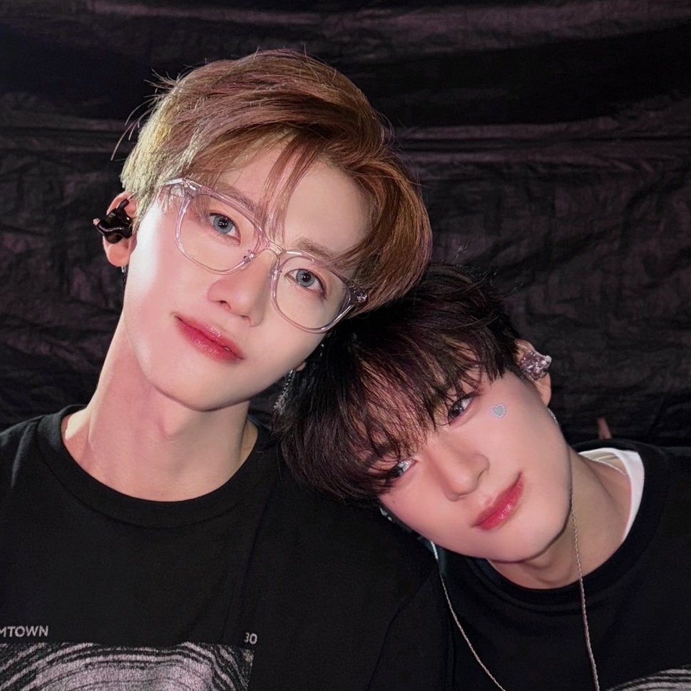 jungshasa's tweet photo. JENO 😭 JAEMIN 😭 PLEASE 😭 LEMME 😭 BREATHE 😭 https://t.co/bGDnLhdWw1