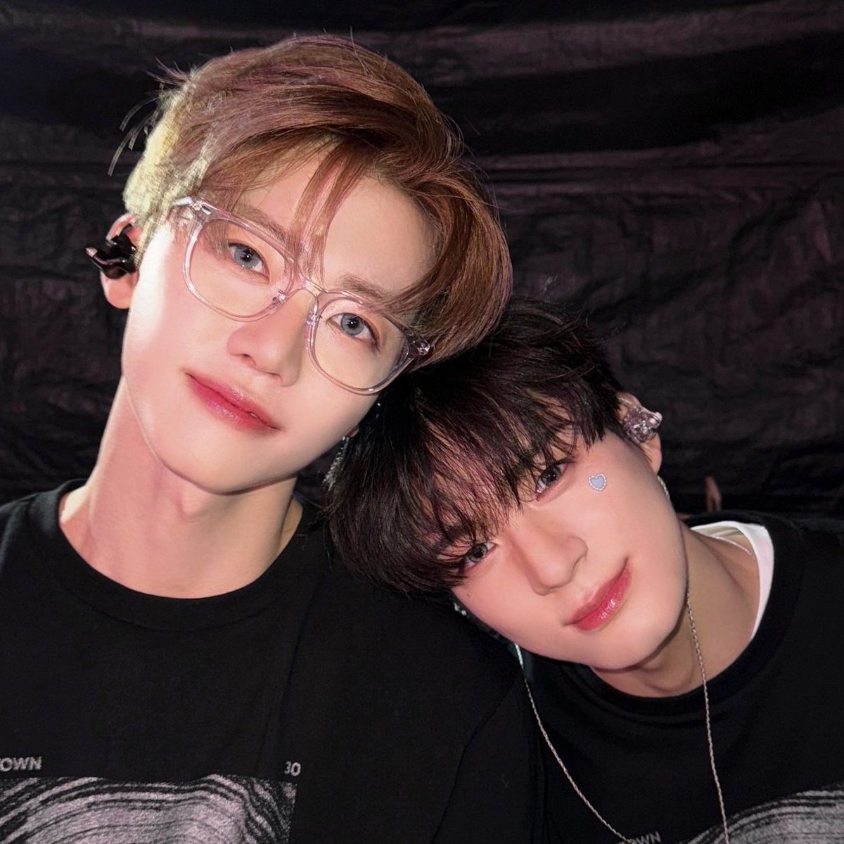 jungshasa's tweet photo. JENO 😭 JAEMIN 😭 PLEASE 😭 LEMME 😭 BREATHE 😭 https://t.co/bGDnLhdWw1