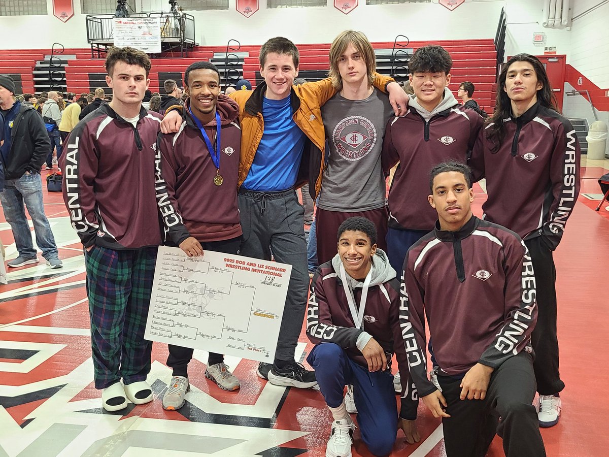 CoachMerle1's tweet photo. @Maroonwrestle team took 8 wrestlers to Morton to compete at a 21 team tournament. The team placed 10th out of 21 teams. That being said, Central competed well. Individual results were:
190 6th Dawson Caldwell
126 3rd Talin Baker
138 1st Ron Baker III
@maroonathletics https://t.co/ygi3EzP3zH