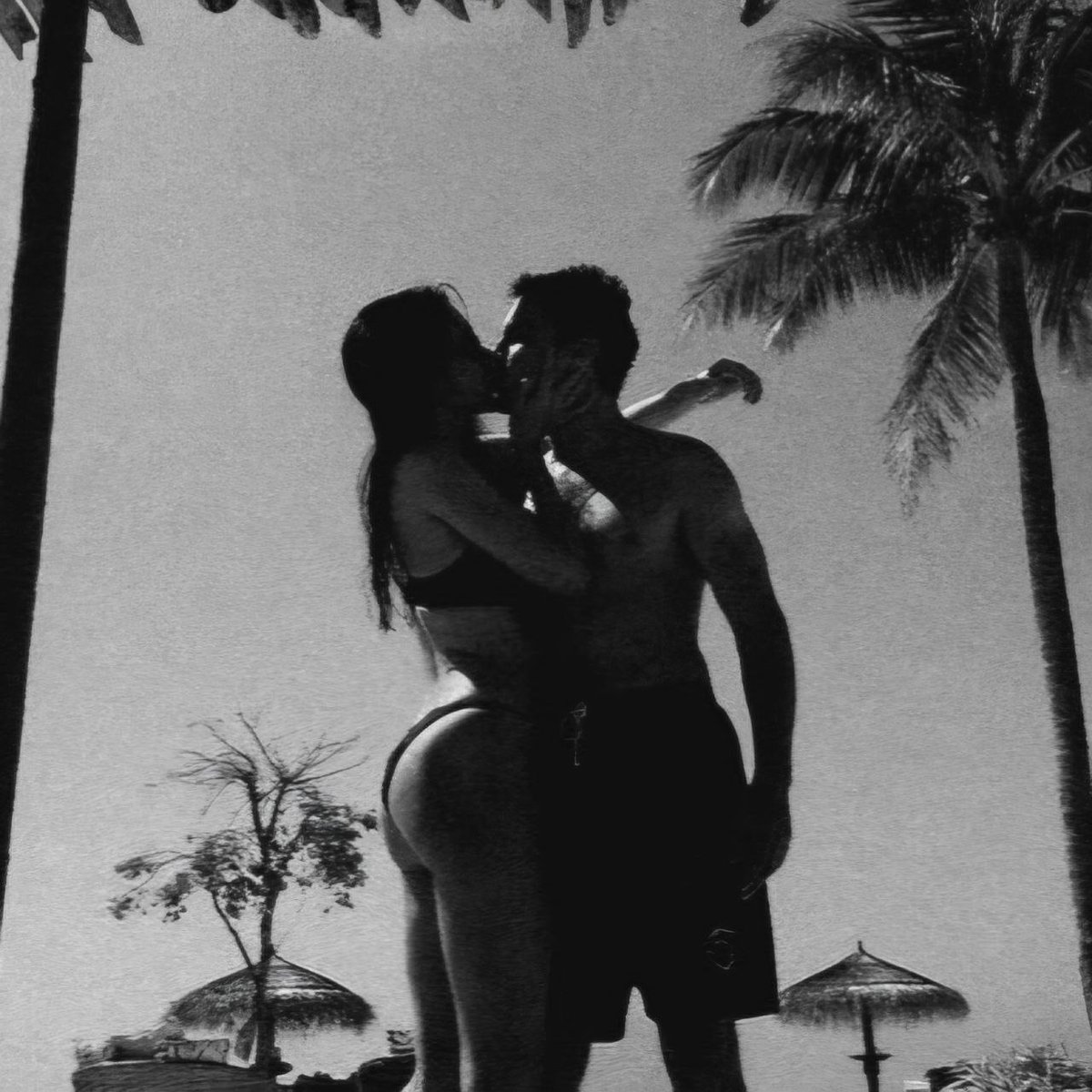 ㅤ
ㅤᅠмне бы только один глоток твоих губ.
ㅤ