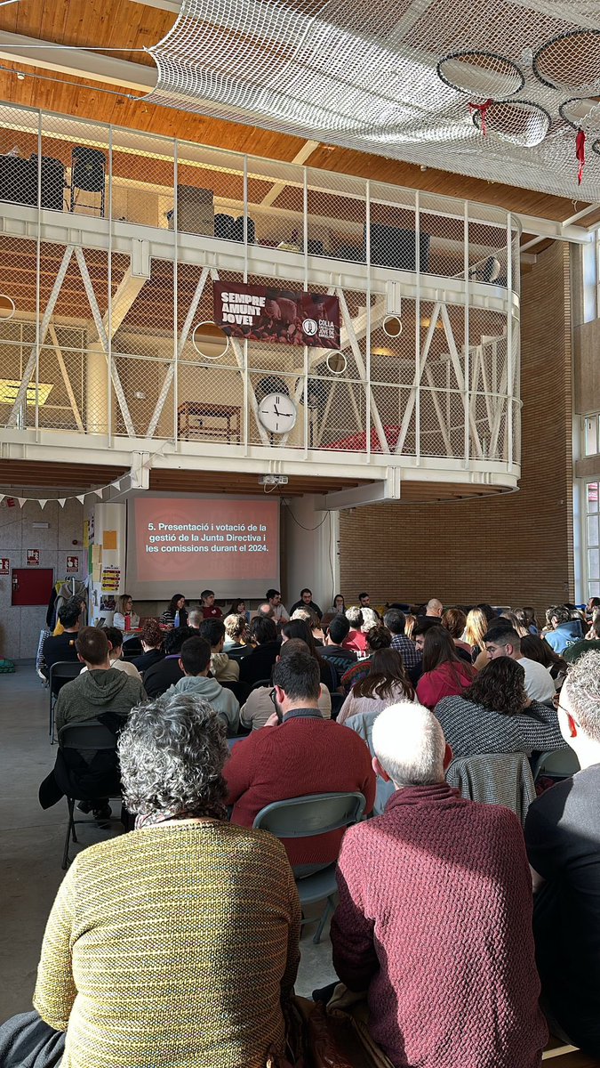 jovedebarcelona's tweet photo. TENIM JUNTA I TÈCNICA NOVES!!

Avui hem celebrat la nostra XV Assemblea General Ordinària i hem escollit al nostre nou cap de colla, la seva tècnica i junta directiva.

Moltes felicitats @mserrus92 (CdC) i @kborrells (Director)!!

Us espera un repte apassionant!!

Sort i encerts! https://t.co/JVuhYzq93k