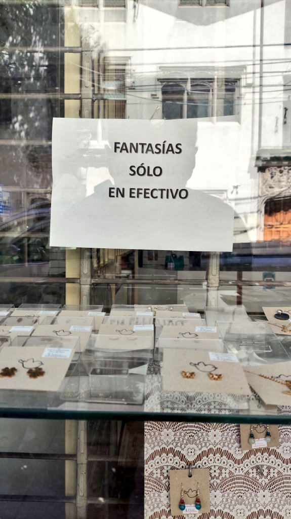 finiyela's tweet photo. No se puede vivir del amor. https://t.co/4NH5Nk92Kq