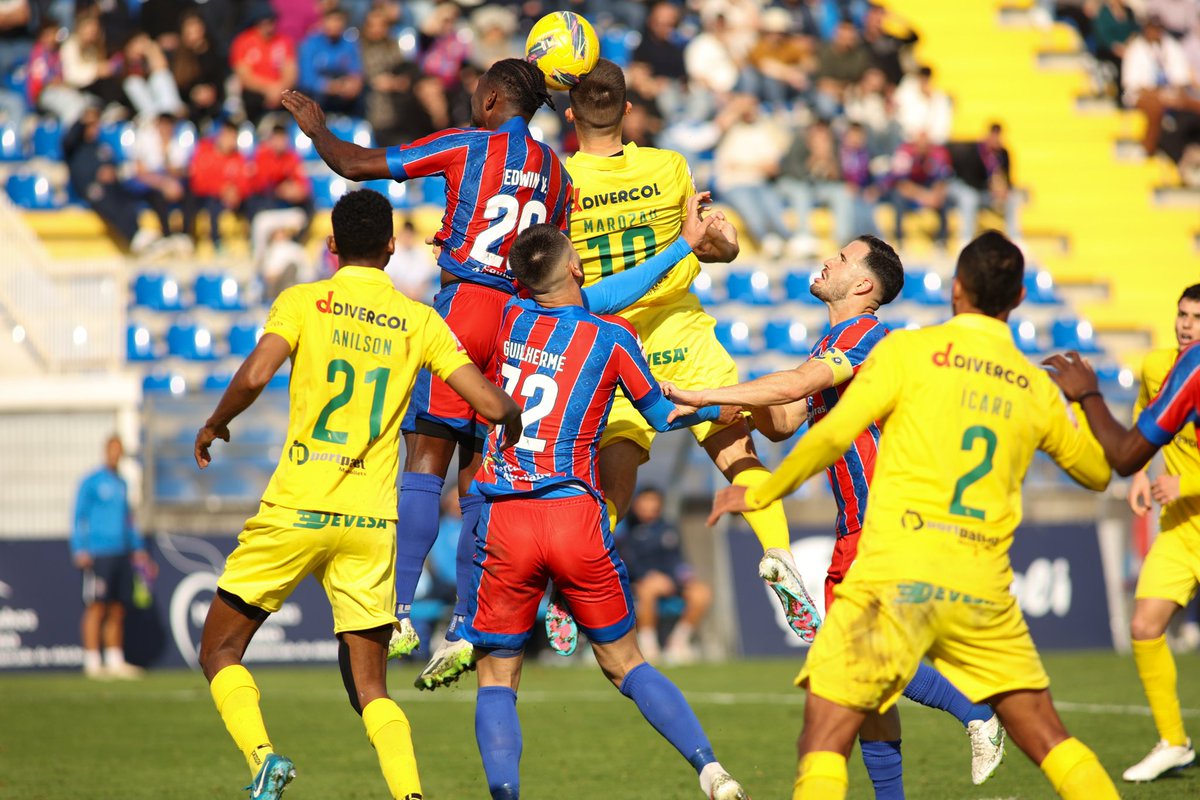 fcpf's tweet photo. 📸 As imagens do jogo com o FC Felgueiras.
#DefendeOAmarelo #LigaPortugalMeuSuper #FCFFCPF https://t.co/yYOn2lnbXo