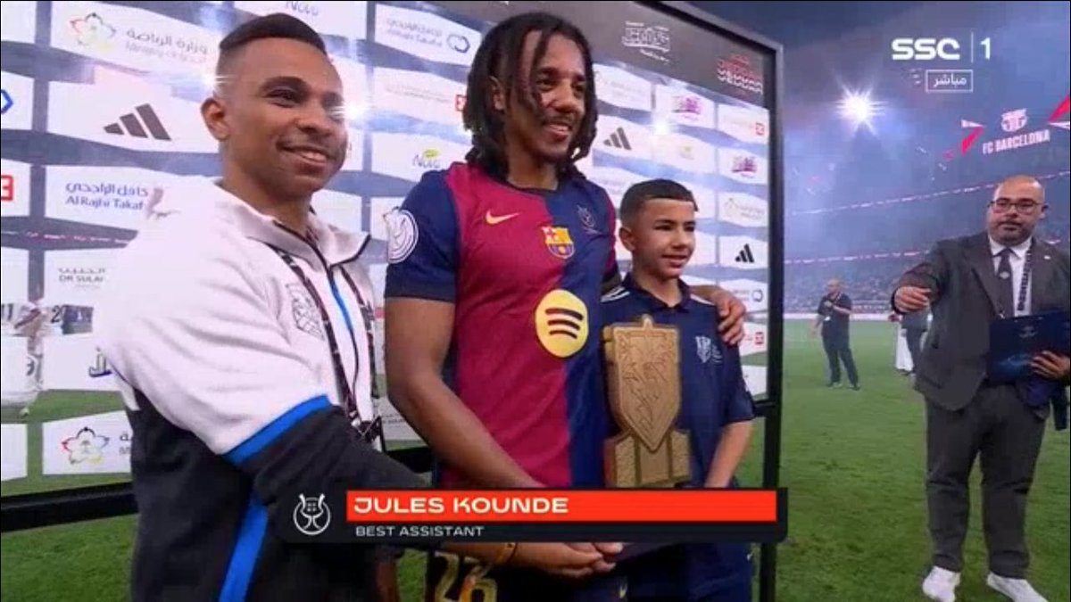 angrygavi's tweet photo. Best Assistant &amp; MVP

JULES KOUNDE &amp; RAPHINHA 

😍😍😍💙❤️ https://t.co/DtABroVcFC
