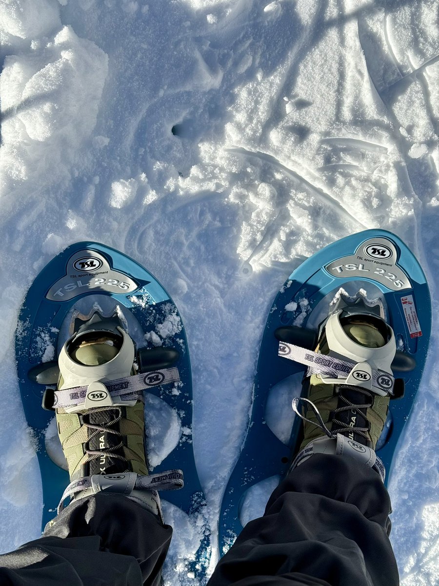giusegerba's tweet photo. Ciaspole, neve, amici, cibo, montagna! That’s weekend!
#névache #nevache #france #francia #trekking #ciaspole #snowshoes https://t.co/CuYKvBlR07