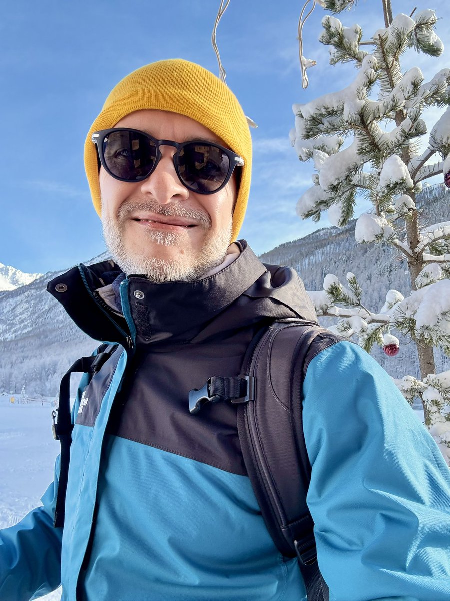 giusegerba's tweet photo. Ciaspole, neve, amici, cibo, montagna! That’s weekend!
#névache #nevache #france #francia #trekking #ciaspole #snowshoes https://t.co/CuYKvBlR07
