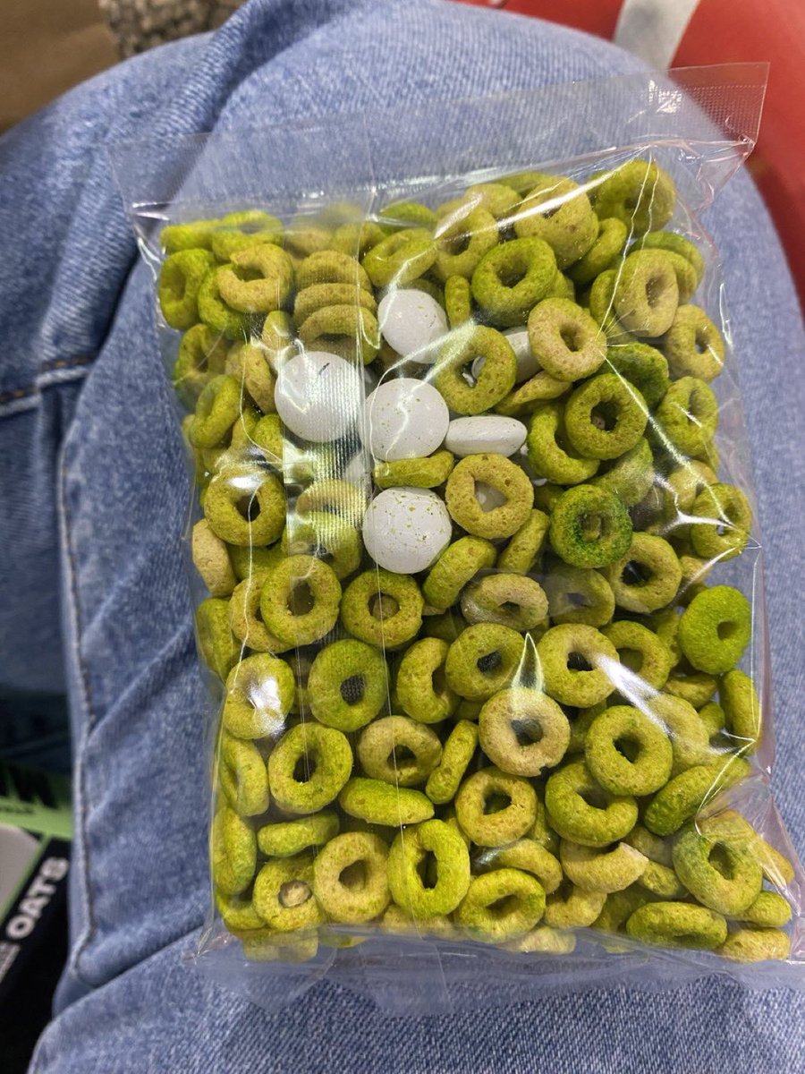 AlSUMASEN's tweet photo. i went to vidcon almost 3 years ago and dreams cereal gave me food poisoning. https://t.co/76OkpLotsc