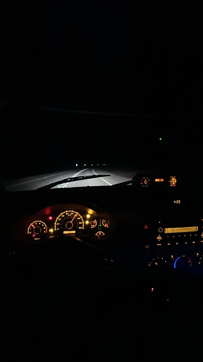 ziiz33's tweet photo. حياتي ياللي قضيتها مرواح 
مابين سجة روحه وجيه 
طايره مابها ضمان ارواح
وخط مية جني وجنيه https://t.co/wEcfFIQisu