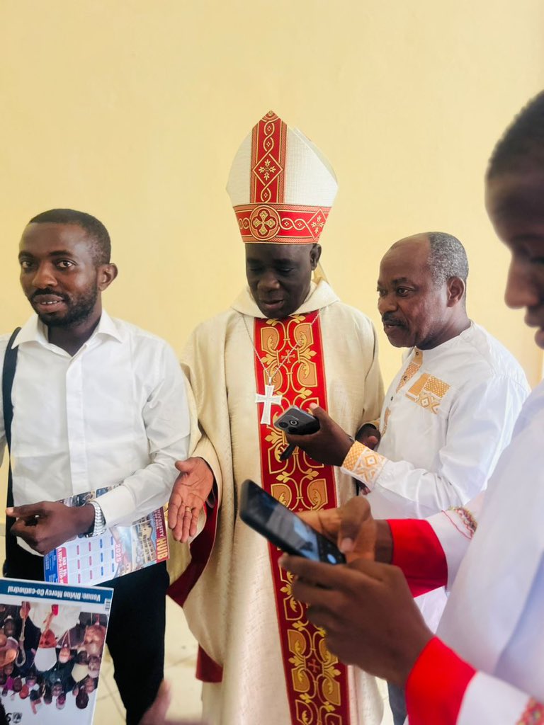 Roleonceassocn's tweet photo. l'évêque de yagoua, président de la commission santé a la conférence épiscopale.

#Roseleonceassociation
#healthcare
#humanrights 
#sustainabledevelopment https://t.co/7jrXMidPyd