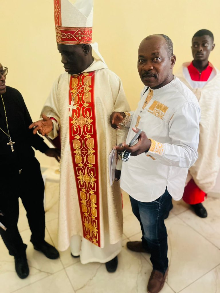 Roleonceassocn's tweet photo. l'évêque de yagoua, président de la commission santé a la conférence épiscopale.

#Roseleonceassociation
#healthcare
#humanrights 
#sustainabledevelopment https://t.co/7jrXMidPyd