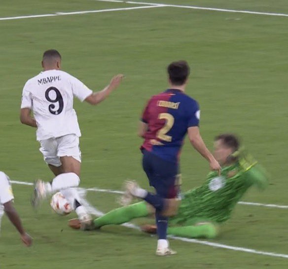 GxlDePaulinho's tweet photo. Supercopa histórica de Szczesny https://t.co/qidgBqwSYF