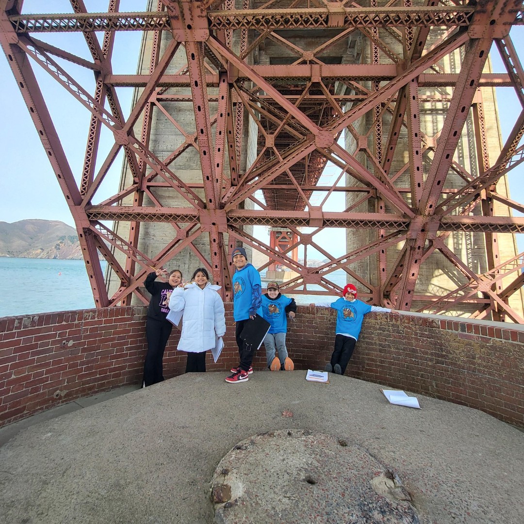 NatParkTrust's tweet photo. We are looking back to when @VargasSchool 4th graders explored Fort Point National Historic Site with #BuddyBison! 

Guided by Rangers, they investigated the Fort’s history, the California Gold Rush, and San Francisco—all through their own questions and discoveries. https://t.co/08O5Qh5mJk