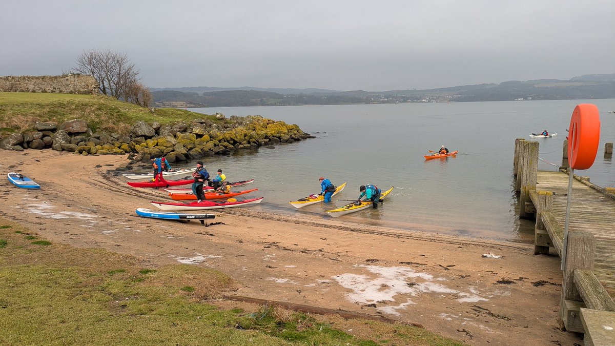 AndyrewScotland's tweet image. They went in search of a desert island...  And found it...  That is until 10 kayaks turned up.