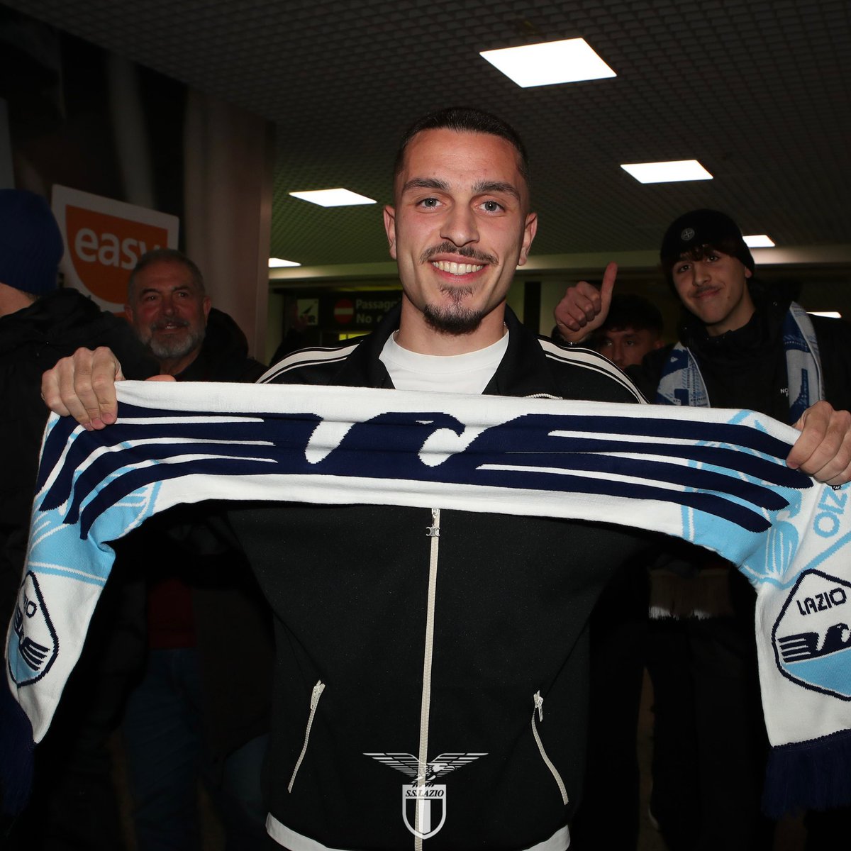 FabrizioRomano's tweet photo. 🔵⚪️🦅 Arijon Ibrahimovic landed in Roma to join Lazio from FC Bayern.

Loan move with salary covered by Lazio until June and €8/10m buy option clause.

If Lazio decide to sign him on permanent deal, Ibrahimovic will sign a 3 year deal at the club. https://t.co/4uwRM8383A