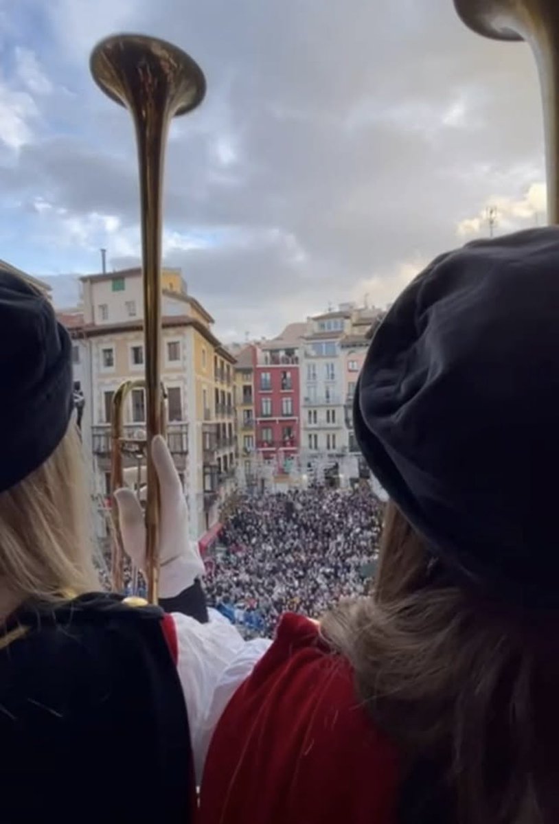 GruppoMdB's tweet photo. Anche il 2025 per la MdB è iniziato nella splendida #Pamplona per la Cabalgata Reyes Magos (14esima partecipazione: tutti gli anni dal gennaio 2010 in poi tranne 2021 e 2022 causa Covid) https://t.co/Hwz8eBtjYS